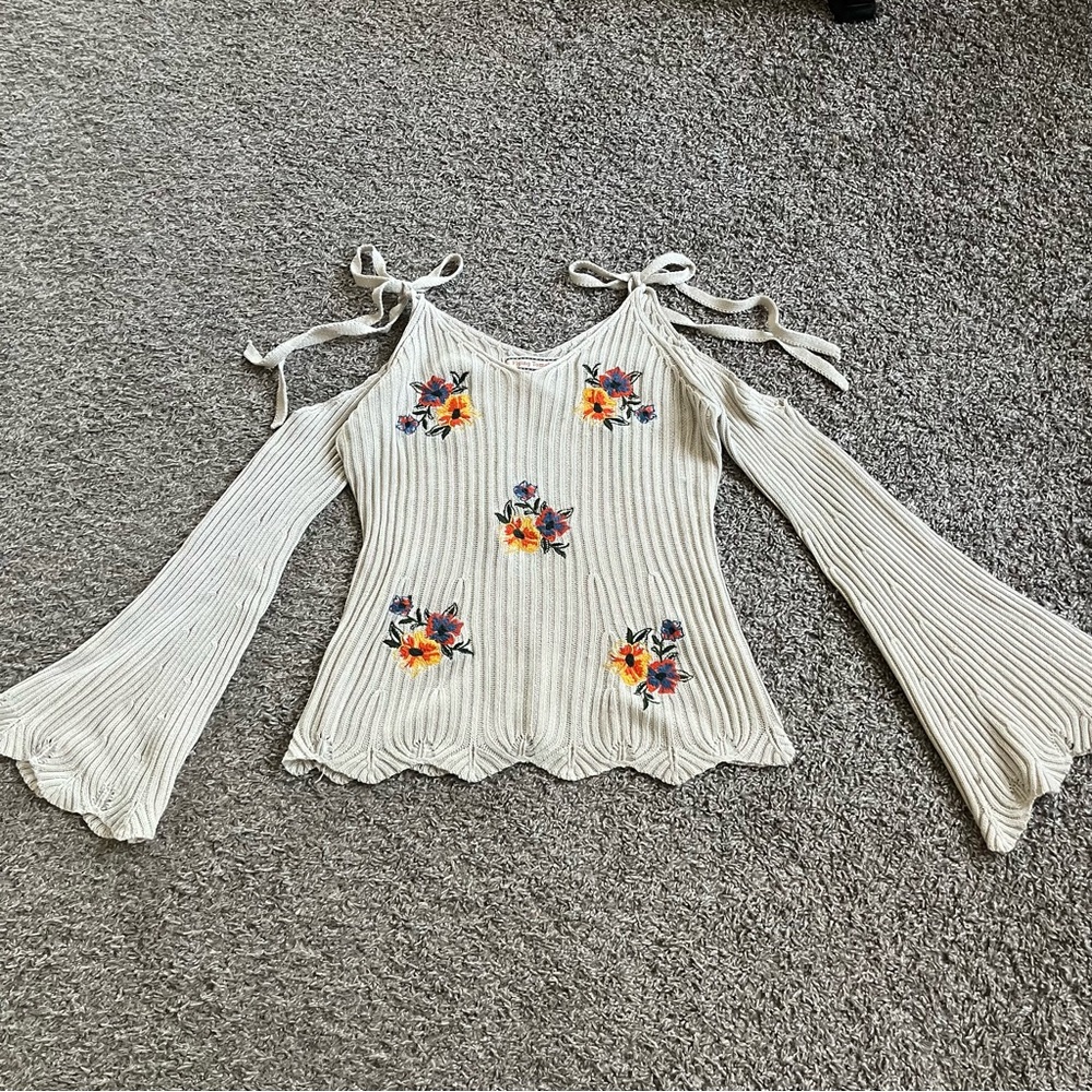 Flying Tomato Ribbed Floral Embroidered Cold Shoulder Tie Bell Sleeve Sweater M